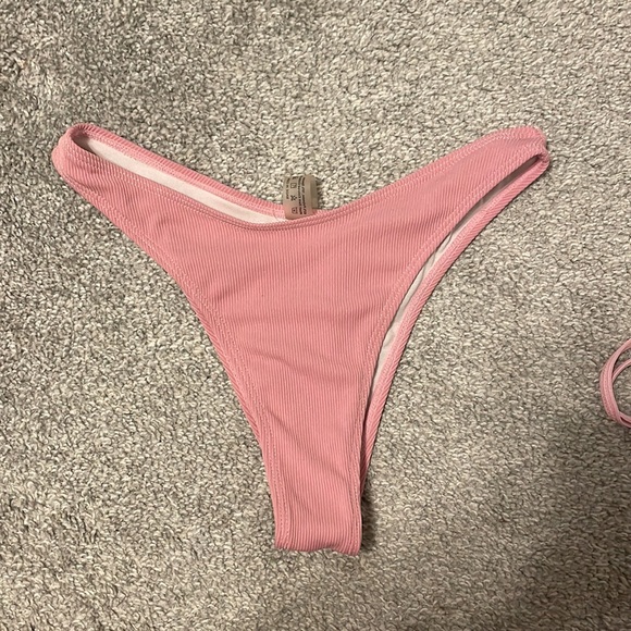 BATHING SUIT TOP AND BOTTOM - Picture 3 of 3